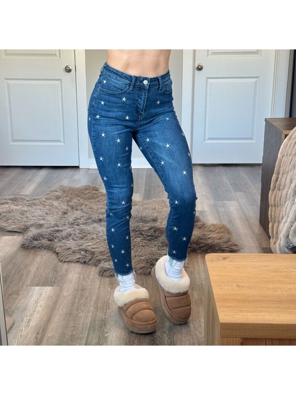 JUDY BLUE High Rise Skinny Fit Jeans Stars Embroidered Sz 7 Stretch Frayed Hem